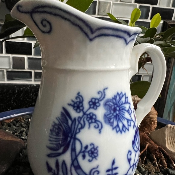 💙 Porcelain Creamer from Czechoslovakia - Picture 3 of 4